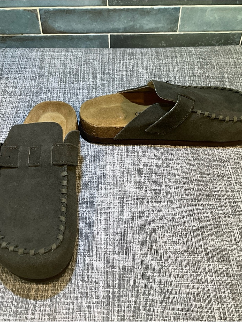 Cushionaire Canoe Suede Clogs In Khaki Women’s Size 8M - NEW - Picture 10 of 16